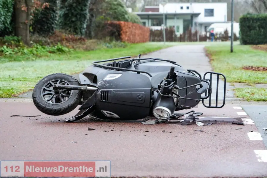 Vrouw gewond na forse botsing in Emmen