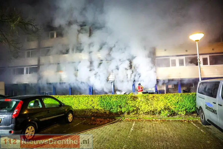 Flinke brand onder flat aan de Varenkamp in Emmen