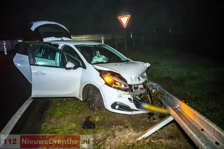 Vuurwerkrit eindigt in botsing op de B402 bij Versen — Versen