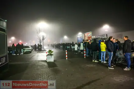 Drukte door vroege vuurwerkverkoop in Duitsland zorgt voor chaos in winkel — Meppen