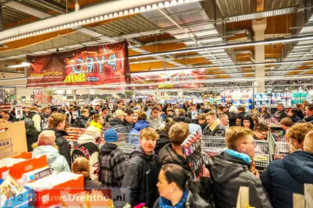 Drukte door vroege vuurwerkverkoop in Duitsland zorgt voor chaos in winkel — Meppen