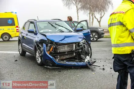 Ongeval door dichte mist op kruispunt in Valthermond — Valthermond