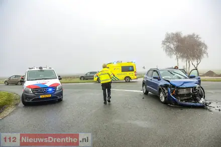 Ongeval door dichte mist op kruispunt in Valthermond — Valthermond