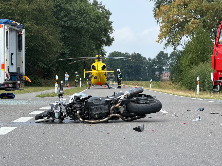 Ernstig ongeval tussen motor en personenauto in Duitse Haren, vlak over de grens bij Emmer-Compascuum — Haren (Duitsland)