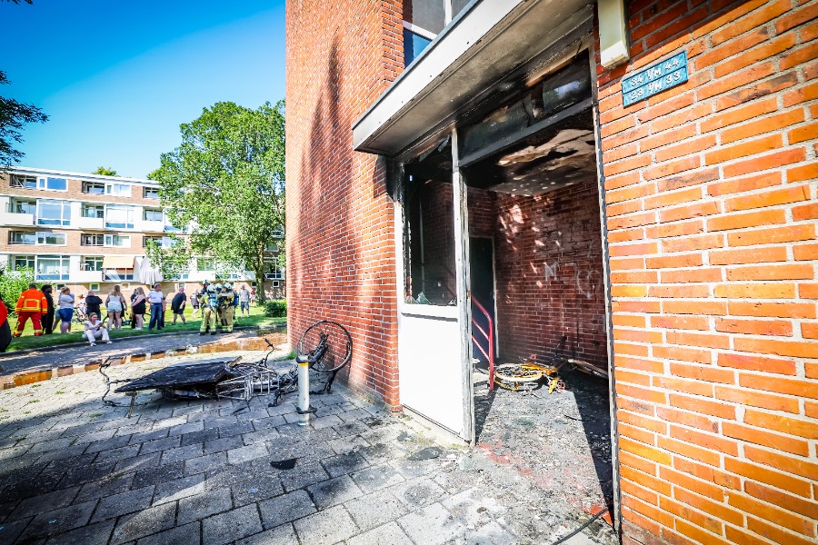 Meerdere bewoners ontruimd bij brand in fietsenstalling onder flat in Stadskanaal — Stadskanaal