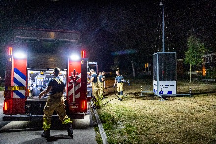Grasbrand bij beveiligingscamera in Emmen — foto 3 van 4