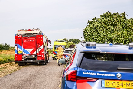 Man bekneld op zitmaaier in Zwartemeer — foto 2 van 2