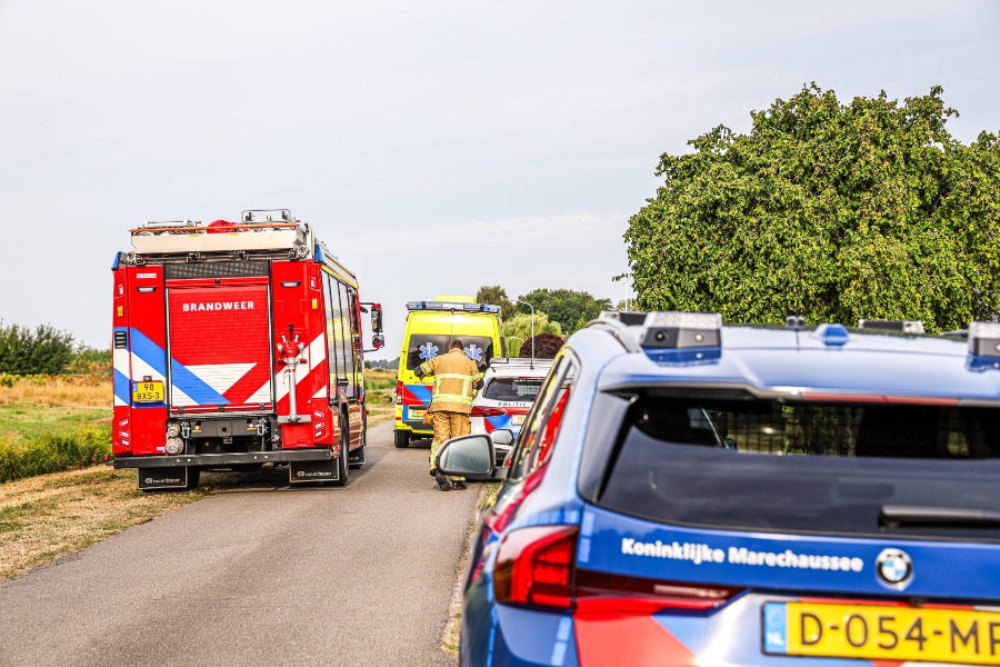 Man bekneld op zitmaaier in Zwartemeer