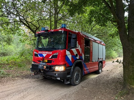 Brandweer uit Sleen en Tweede-Exloërmond verleent bijstand bij grote natuurbrand in Limburg — foto 3 van 5