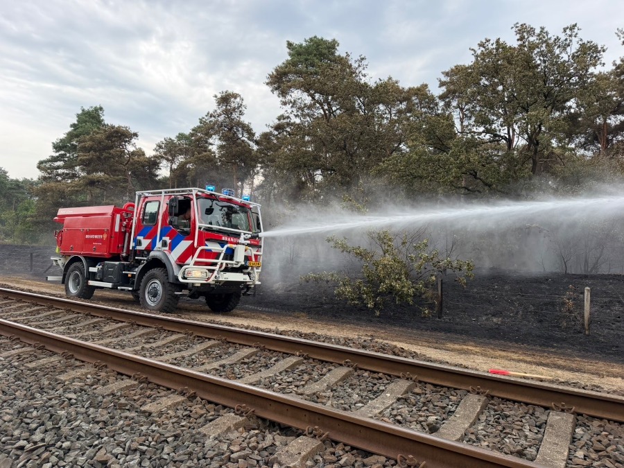 Brandweer uit Sleen en Tweede-Exloërmond verleent bijstand bij grote natuurbrand in Limburg
