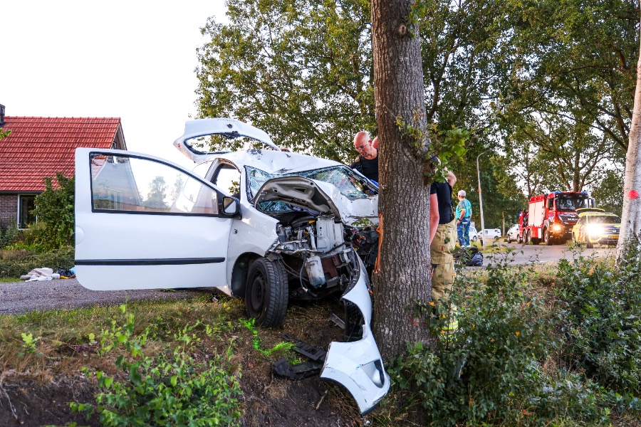 Ernstig verkeersongeval bij Linde: twee zwaargewonden — Linde