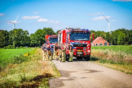 Bermbrand in Valthermond snel onder controle — foto 4 van 4