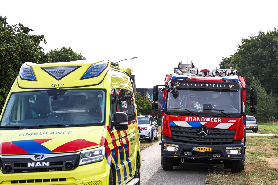 Man bekneld op zitmaaier in Zwartemeer — Zwartemeer