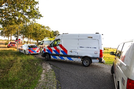 Ernstig verkeersongeval bij Linde: twee zwaargewonden — foto 3 van 5