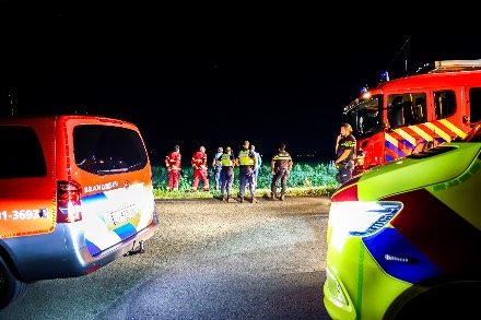 Zoektocht naar mogelijk persoon te water in Ter Apel — foto 3 van 4