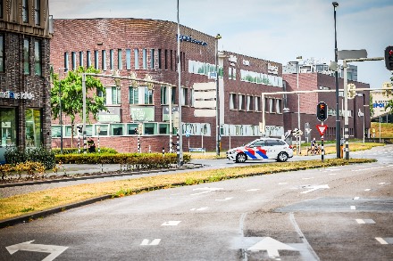 Fietser gewond na botsing met auto in Emmen — foto 3 van 3