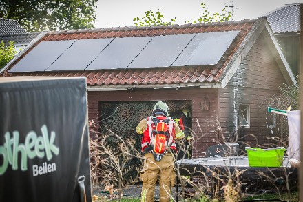 Brand aan buitenzijde van schuurtje in Wijster — foto 4 van 6