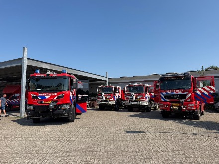 Brandweer uit Sleen en Tweede-Exloërmond verleent bijstand bij grote natuurbrand in Limburg — foto 5 van 5
