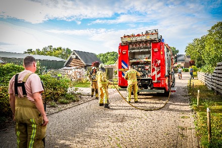 Brand aan buitenzijde van schuurtje in Wijster — foto 3 van 6
