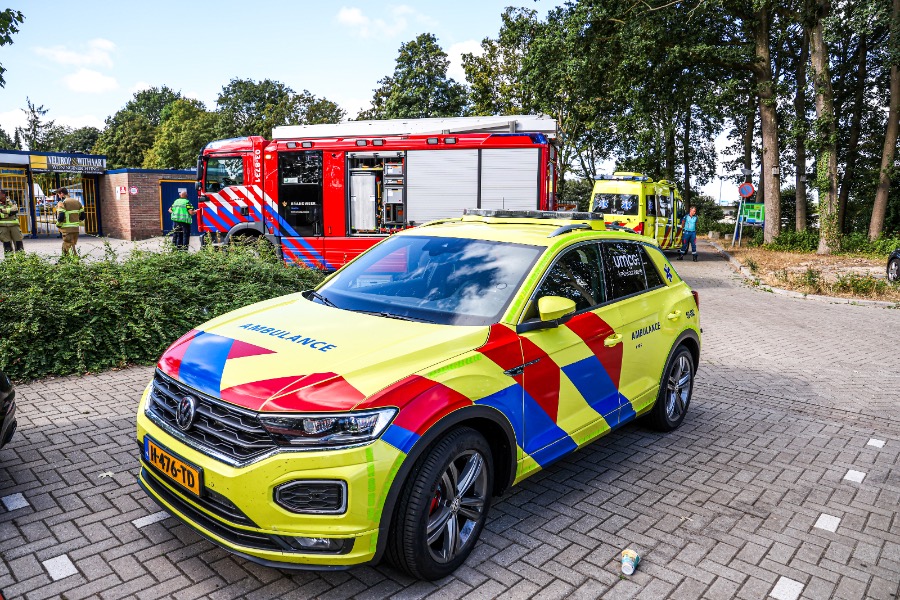 Meerdere mensen onwel bij zwembad in Emmer-Compascuum na mengen van chemicaliën — Emmer-Compascuum
