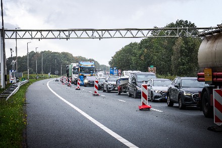 Veel schade na botsing bij Duitse Grenscontrole A37 bij Zwartemeer — foto 3 van 3
