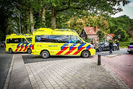 Twee auto’s en fietser betrokken bij ongeval in Emmen — foto 3 van 4