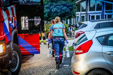 Vier personen naar het ziekenhuis na brand in woonzorgcentrum in Sleen — foto 1 van 9