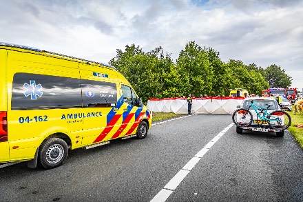 Kind overleden en meerdere gewonden bij zeer ernstig ongeval op A28 bij Beilen — foto 2 van 8