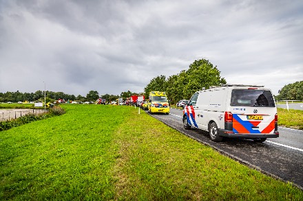 Kind overleden en meerdere gewonden bij zeer ernstig ongeval op A28 bij Beilen — foto 3 van 8