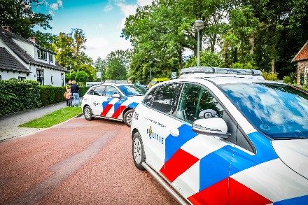 Twee auto’s en fietser betrokken bij ongeval in Emmen — foto 2 van 4
